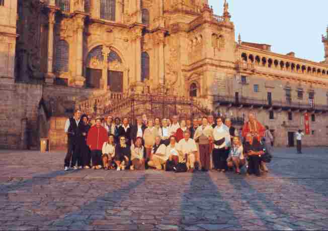 foto del gruppo davanti la Basilica di S.Giacomo (clicca per ingrandire)