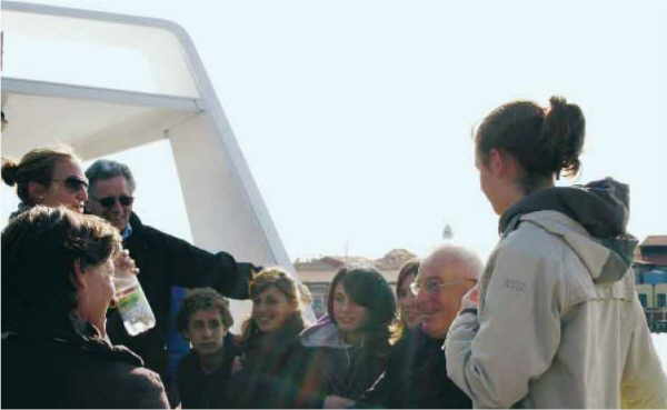 Settembre 2008 - Venezia: giro sulla laguna. Don Luigi attorniato dalle "Valchirie"